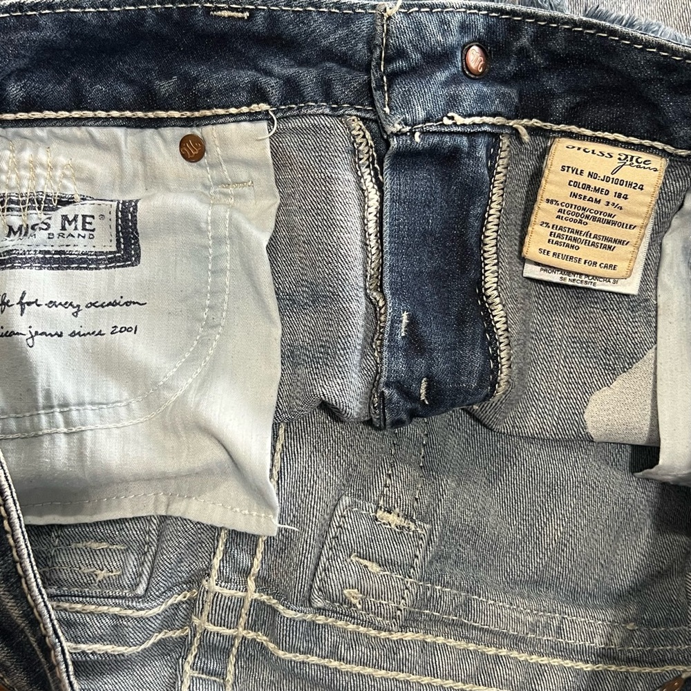 MISS ME DENIM BRAND: Distressed Signature Shorts - Picture 8 of 9